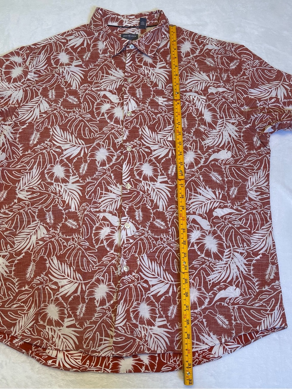 Van Heusen Men’s XL (17-17 1/2) Red & White Tropical Print Button-Down Shirt - Picture 6 of 8